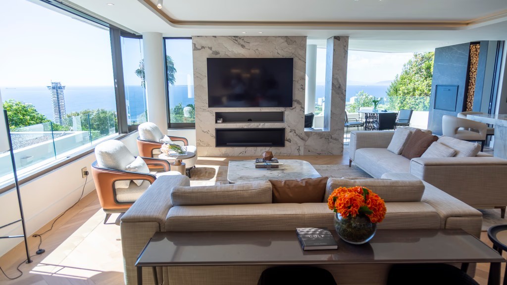 Apartment For Sale in Green Point, Cape Town