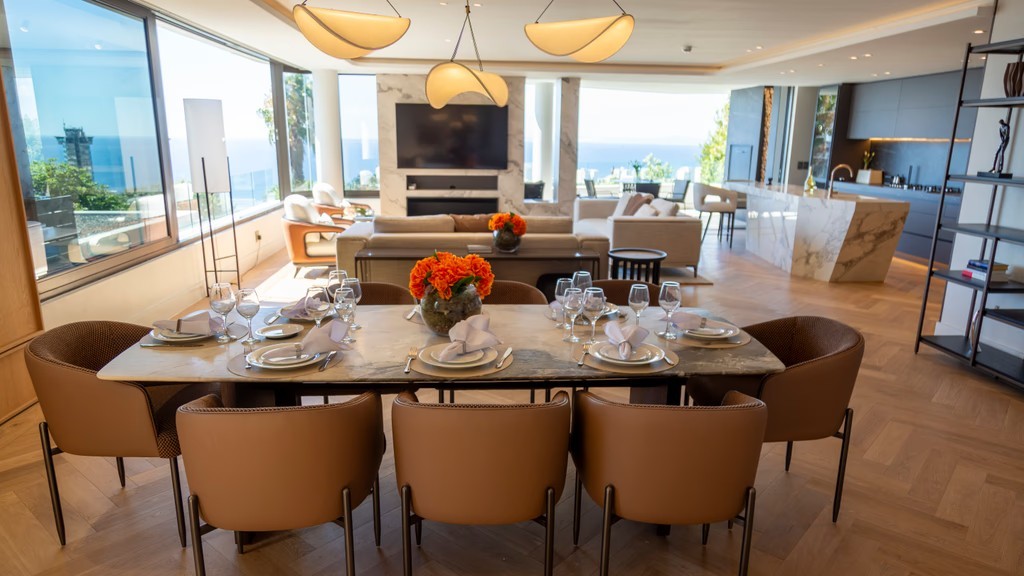 Apartment For Sale in Green Point, Cape Town