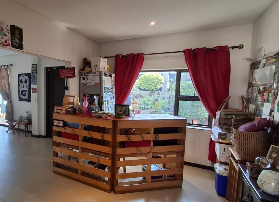 Spacious family home on the border of Sunnyridge