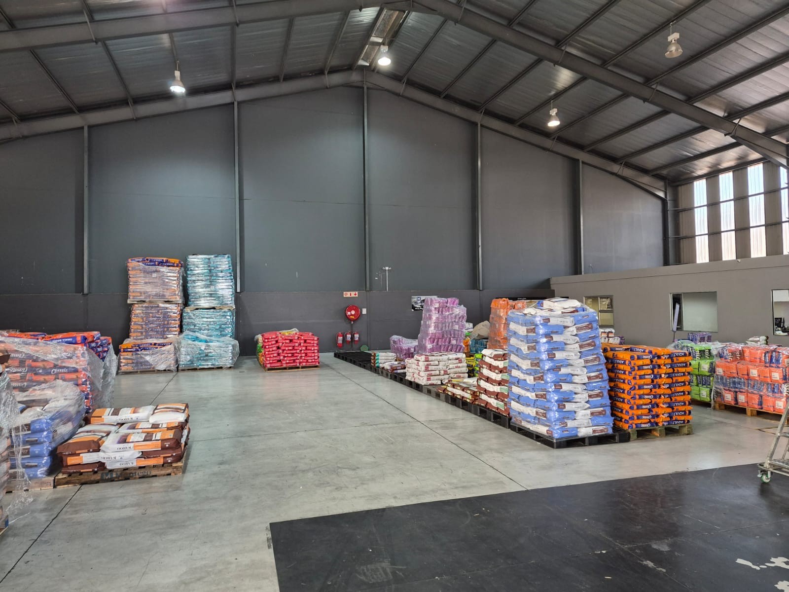 Warehouse To Rent in Greenbushes Industrial Park, Greenbushes, Port Elizabeth