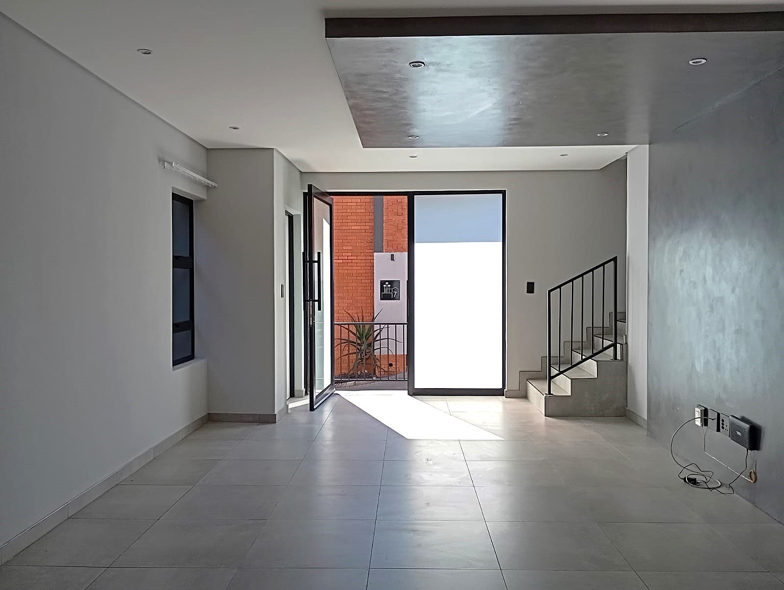 STUNNING 3 BED DUPLEX TOWNHOUSE TO LET