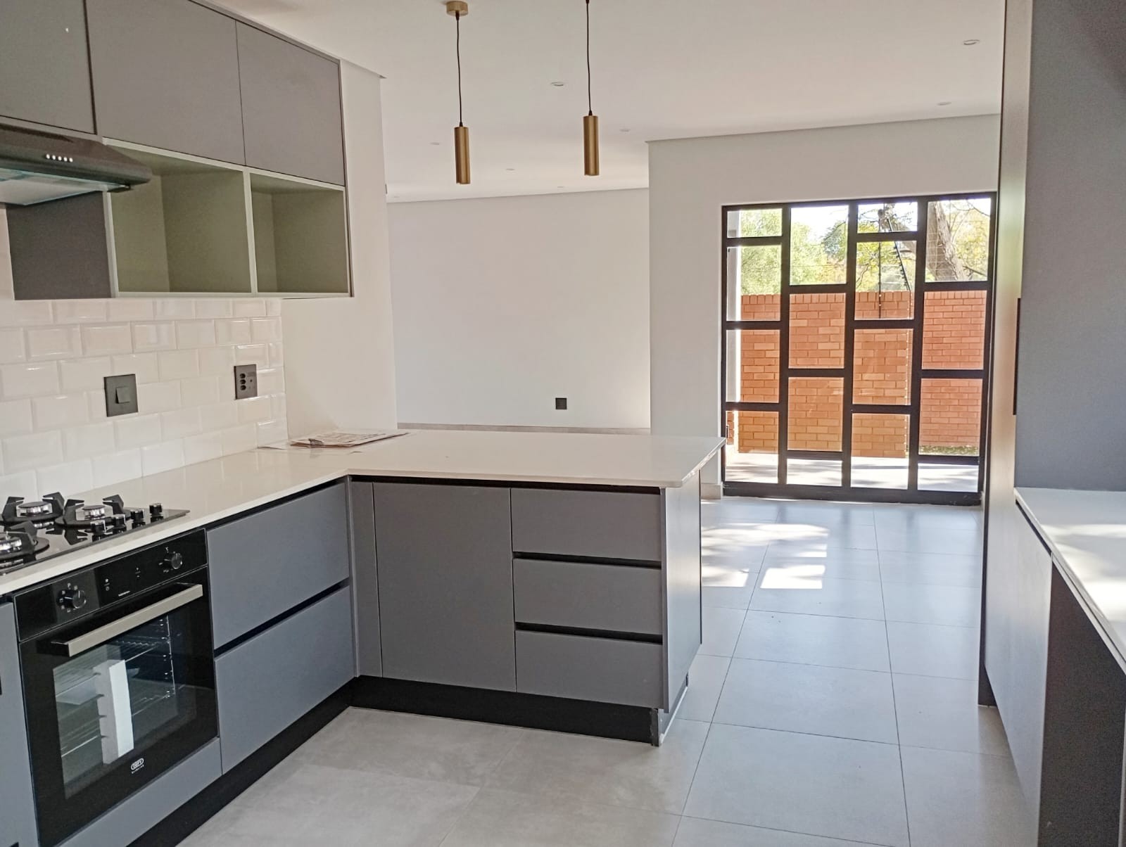 LUXURY 3 BED 3 BATH DUPLEX TOWNHOUSE TO LET