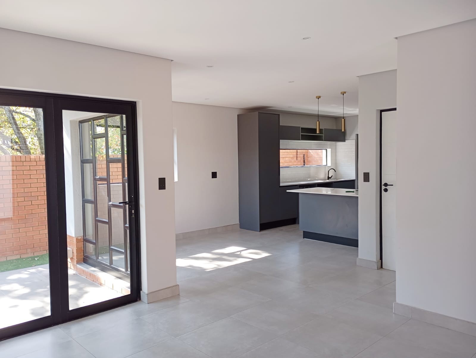 LUXURY 3 BED 3 BATH DUPLEX TOWNHOUSE TO LET