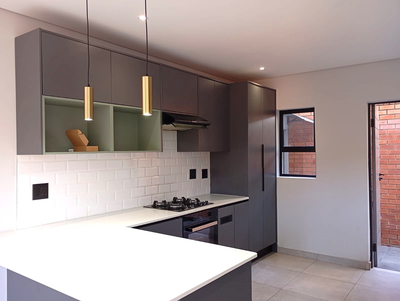 LUXURY 3 BED 3 BATH DUPLEX TOWNHOUSE TO LET