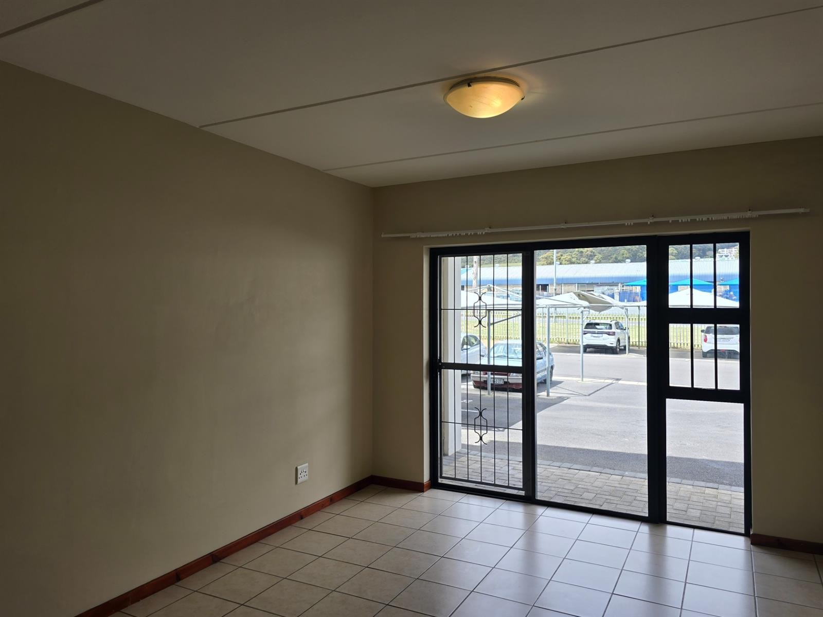 Spacious 2 bed 2 bath in popular estate