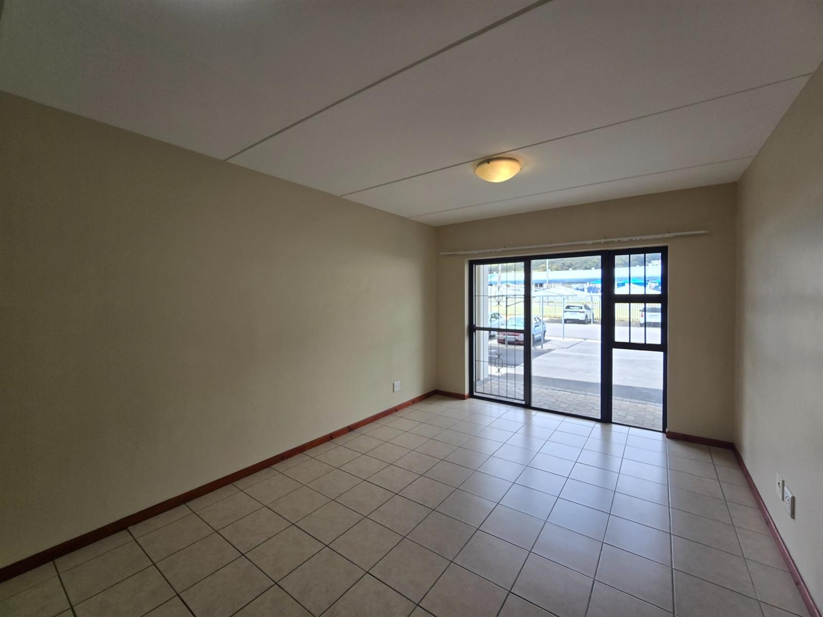 Spacious 2 bed 2 bath in popular estate
