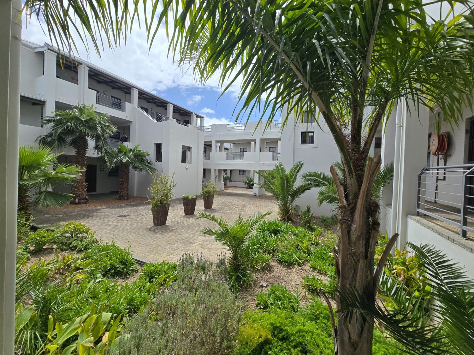 Spacious 2 bed 2 bath in popular estate