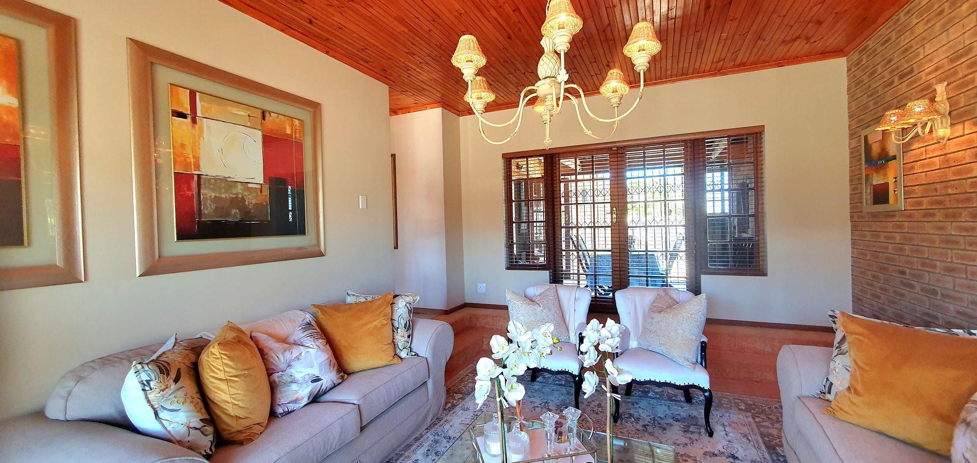 Stunning 4 bedroom House For Sale in Winterhoek Park, Uitenhage