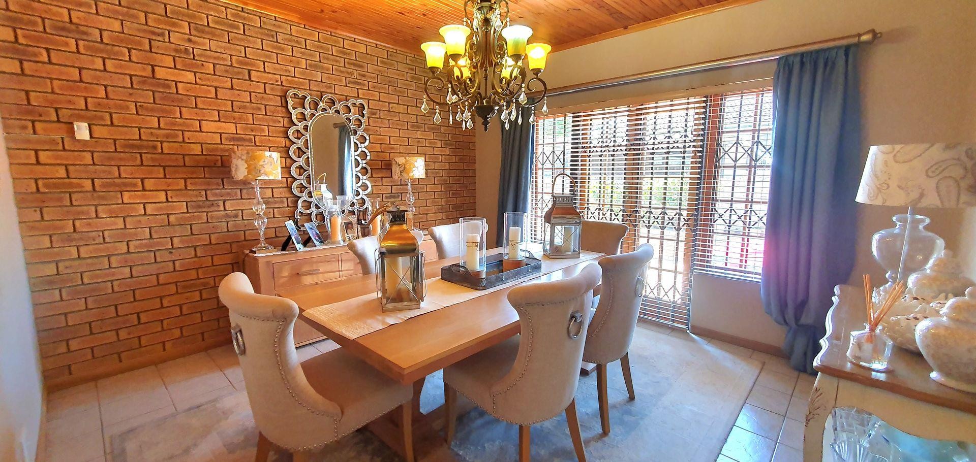 Stunning 4 bedroom House For Sale in Winterhoek Park, Uitenhage