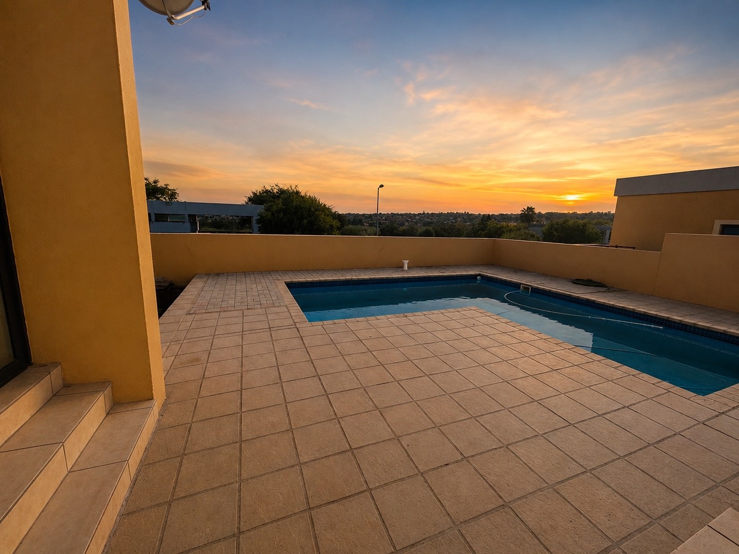 EXCLUSIVE 3 BED 2,5 BATH HOME KYALAMI HILLS