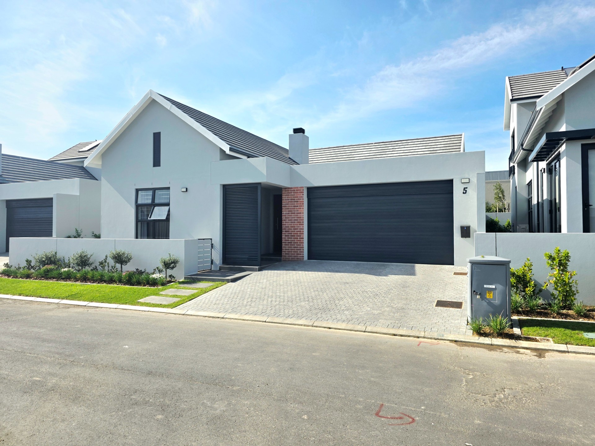 To Rent: Luxurious 3 bed Townhouse in Graanendal
