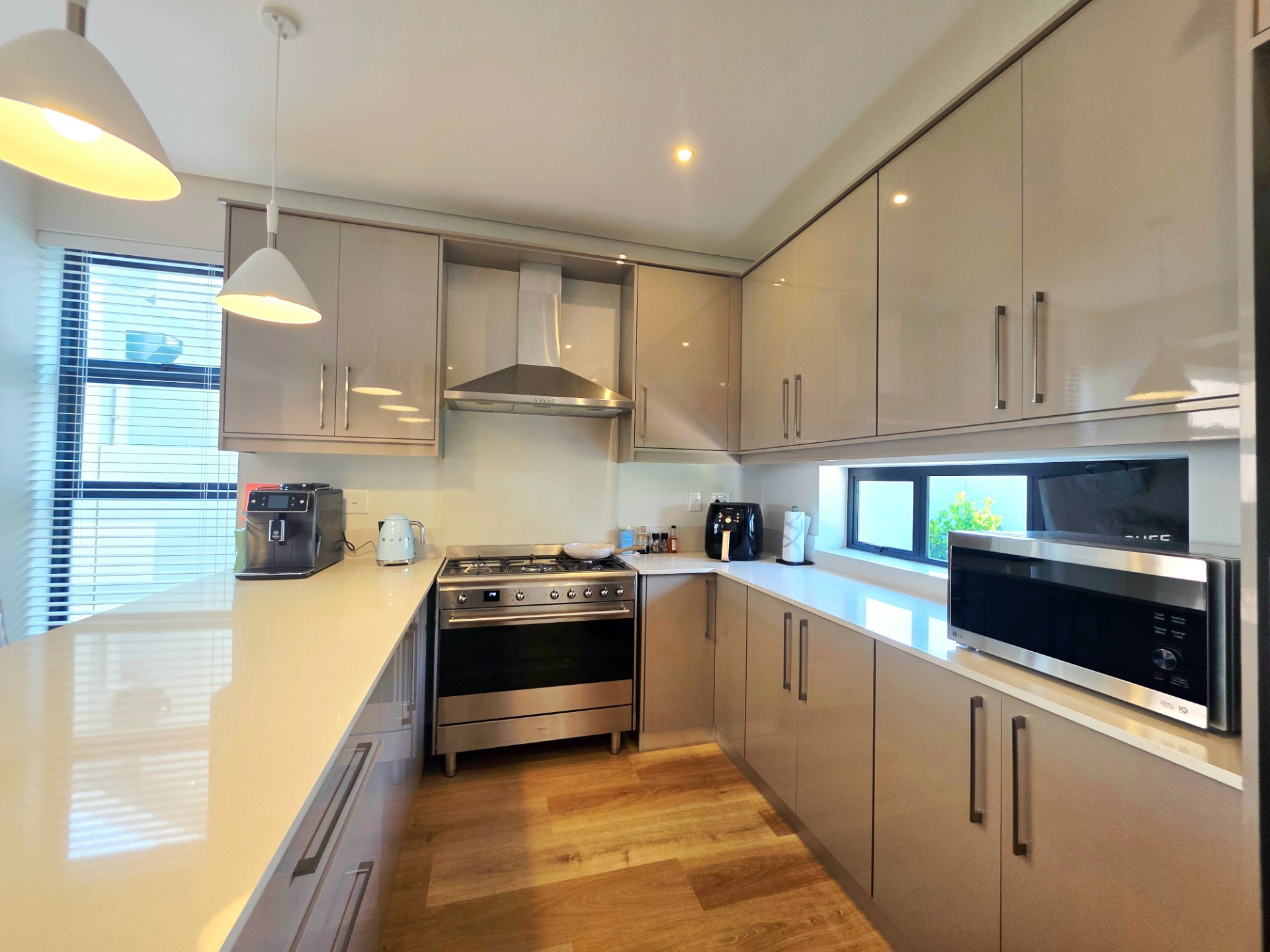 To Rent: Luxurious 3 bed Townhouse in Graanendal