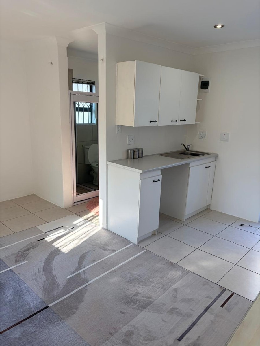 Secure Oasis for a professional female in the Pearl of Jukskei Park