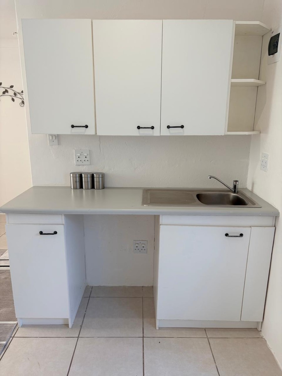 Secure Oasis for a professional female in the Pearl of Jukskei Park
