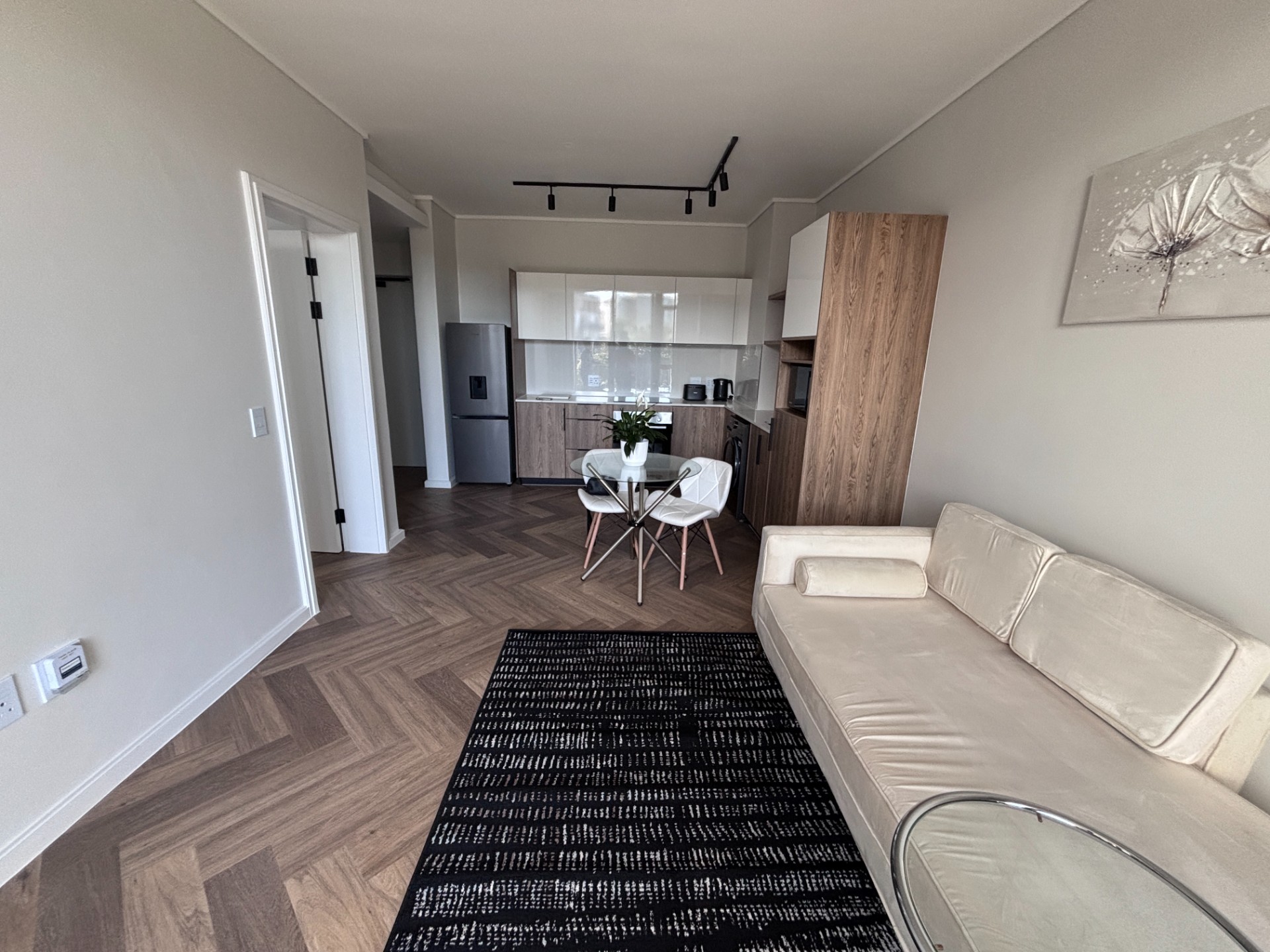 SOPHISTICATED 1-BEDROOM APARTMENT | MILKWOOD, PARK PLACE