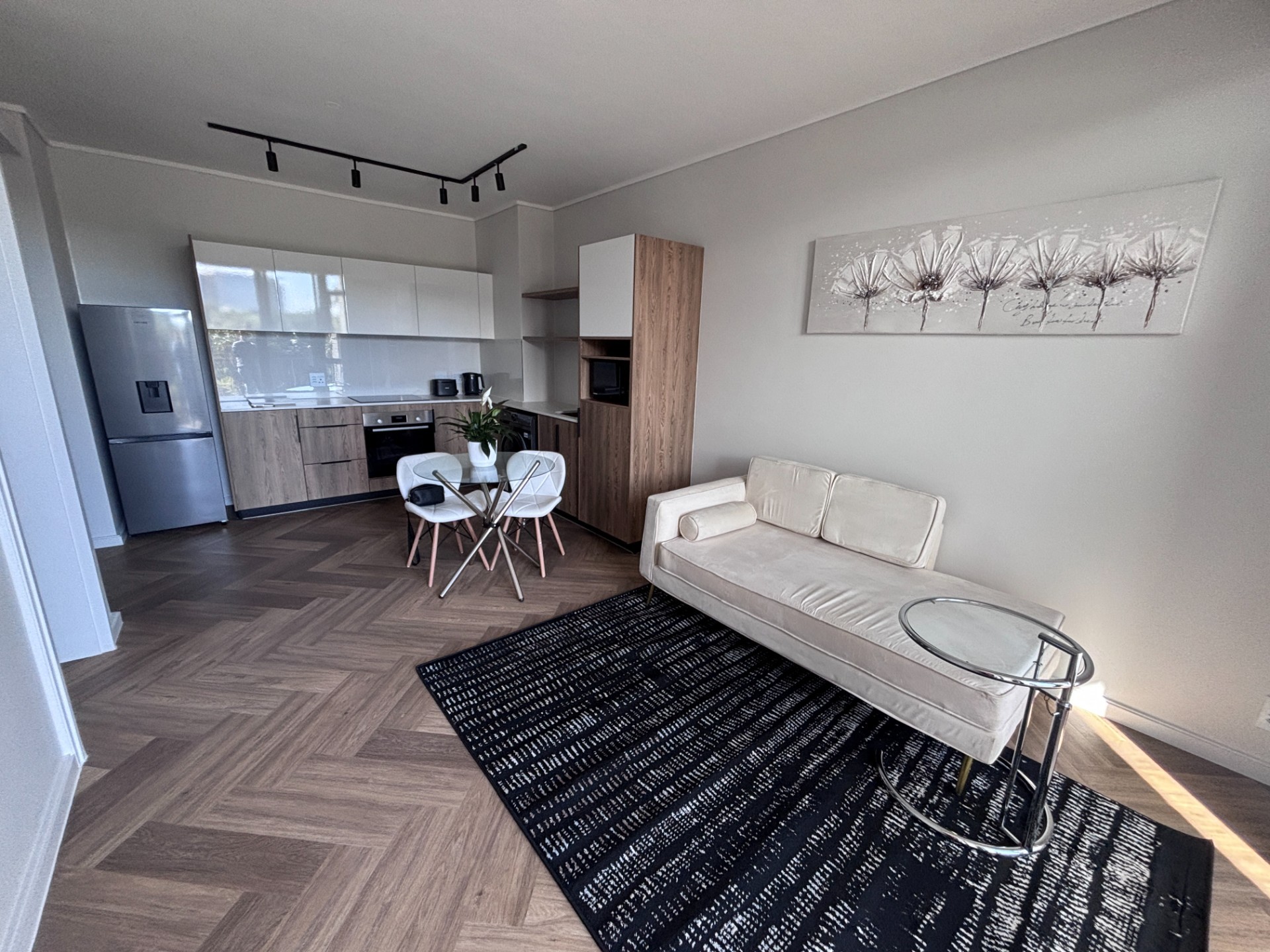 SOPHISTICATED 1-BEDROOM APARTMENT | MILKWOOD, PARK PLACE
