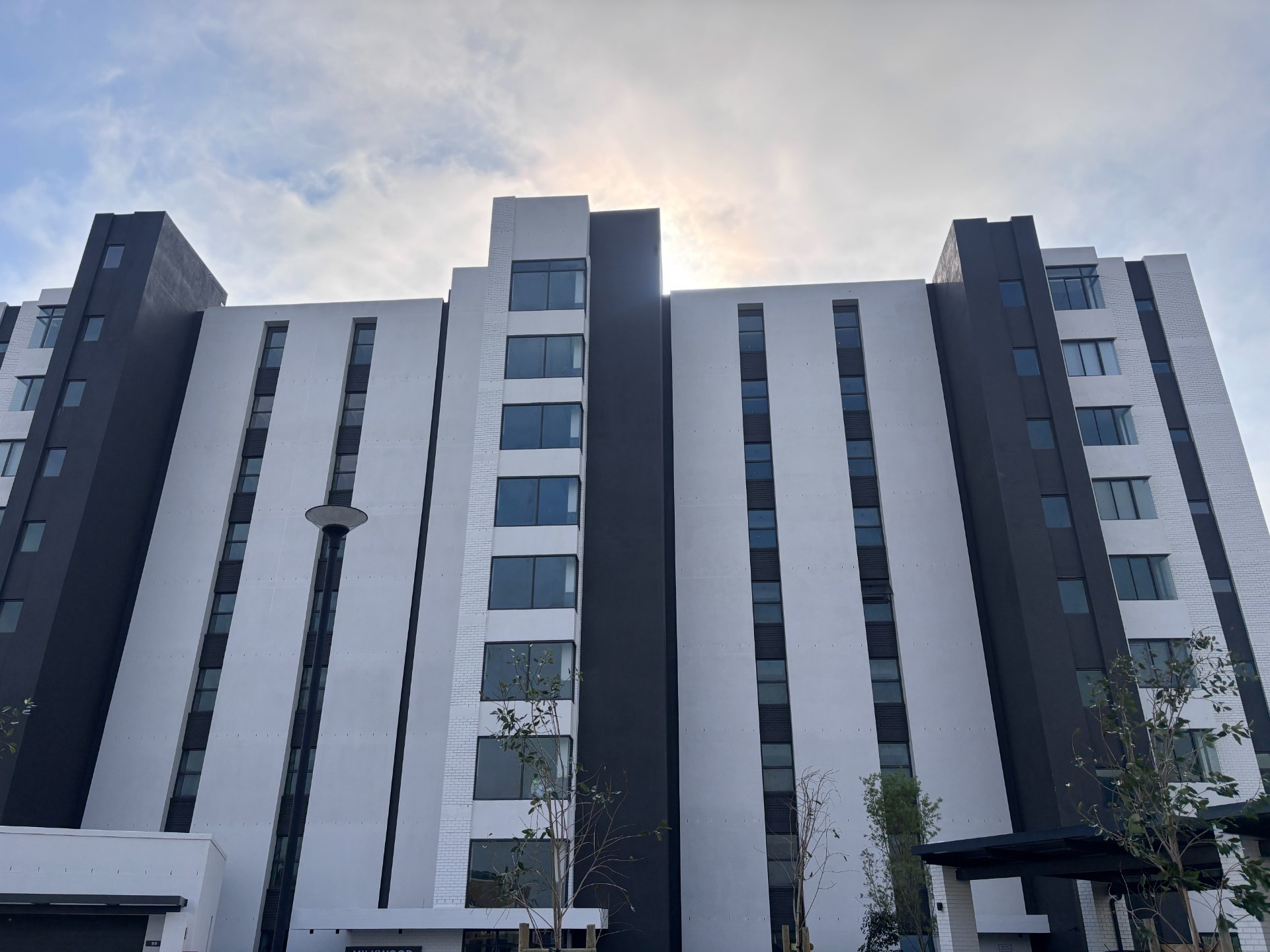 SOPHISTICATED 1-BEDROOM APARTMENT | MILKWOOD, PARK PLACE