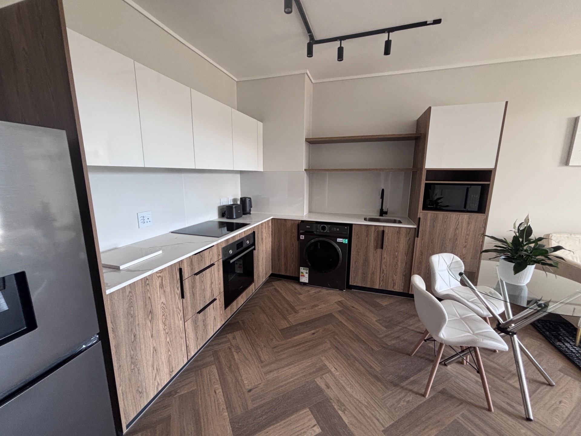 SOPHISTICATED 1-BEDROOM APARTMENT | MILKWOOD, PARK PLACE