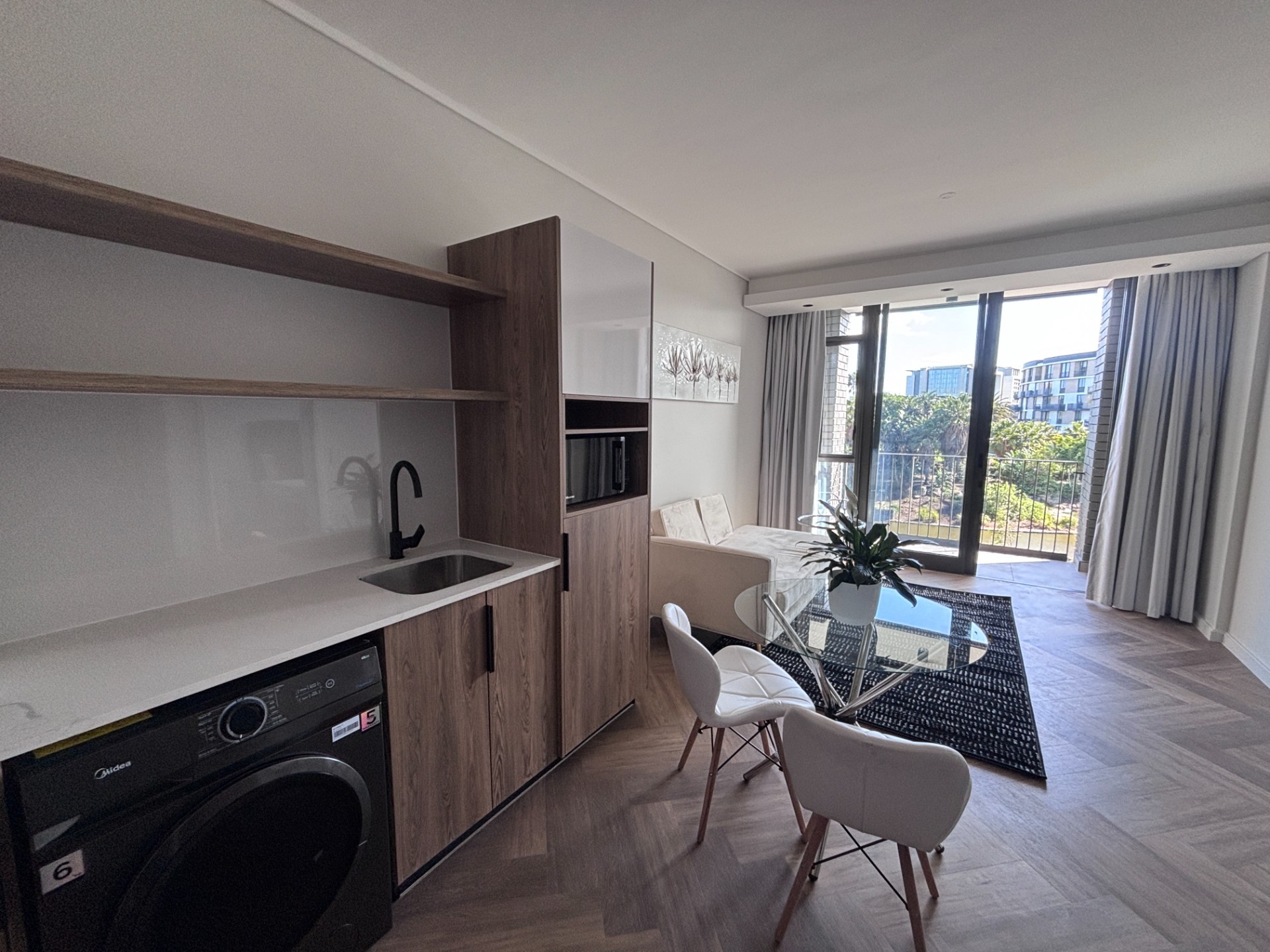 SOPHISTICATED 1-BEDROOM APARTMENT | MILKWOOD, PARK PLACE