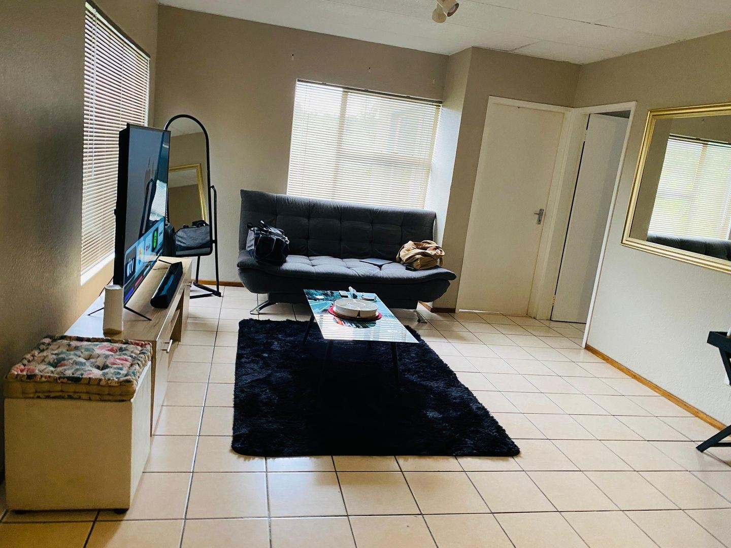 1 Room To Share In a 3 Bedroom Apartment