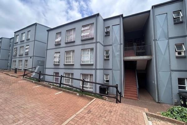 1 Room To Share In a 3 Bedroom Apartment