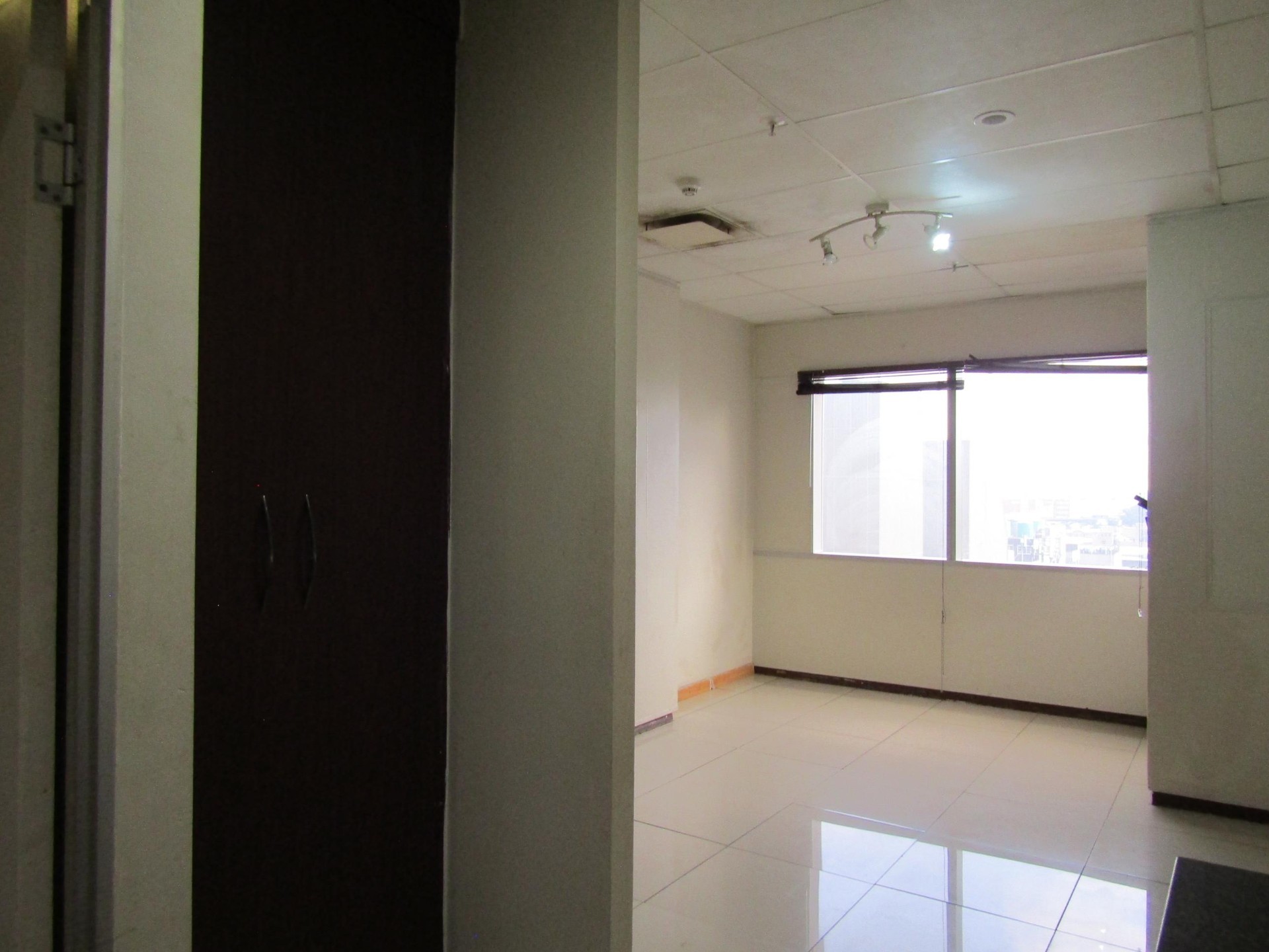 Bachelor Apartment To Rent in Johannesburg Central, Johannesburg