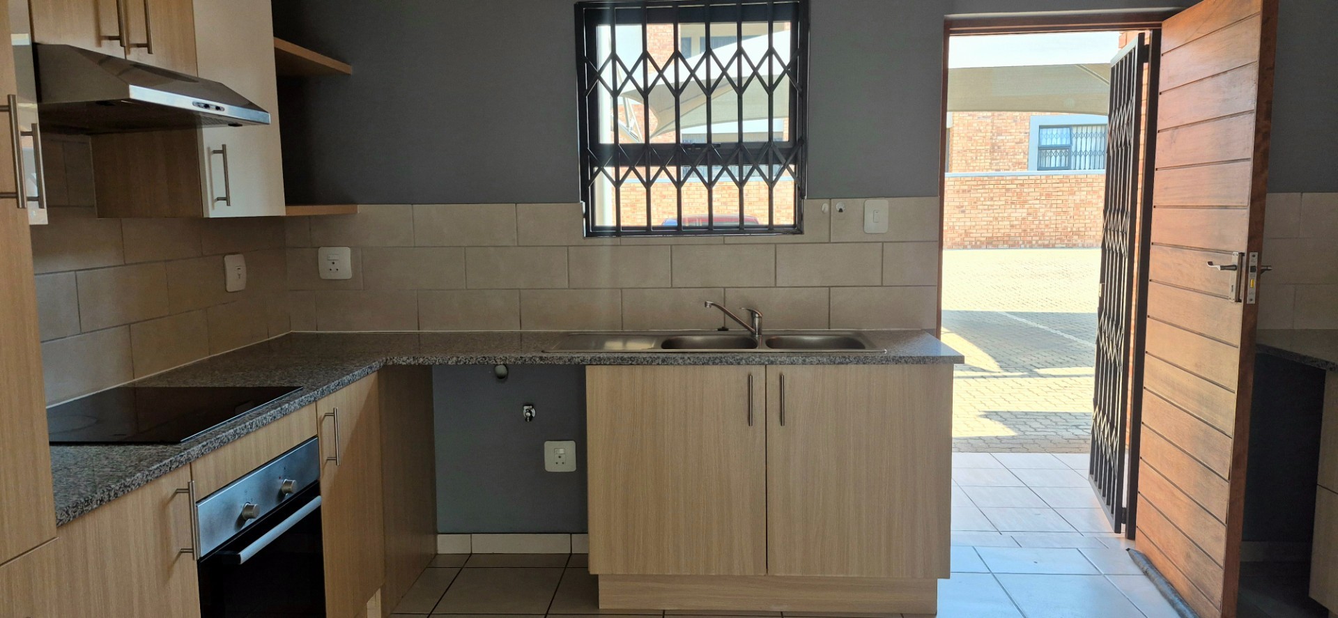 Spacious 3 Bedroom Ground Floor Apartment to rent at Franklin on 8th, Noordwyk