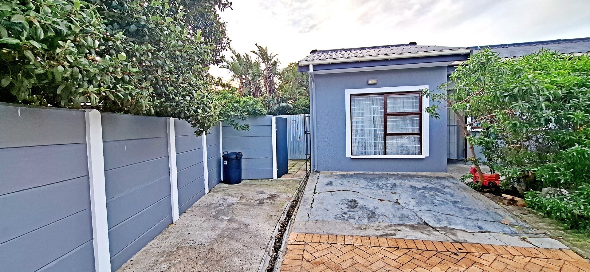 Apartment for rent in Gordons Bay Central, Gordons Bay, 17 m²
