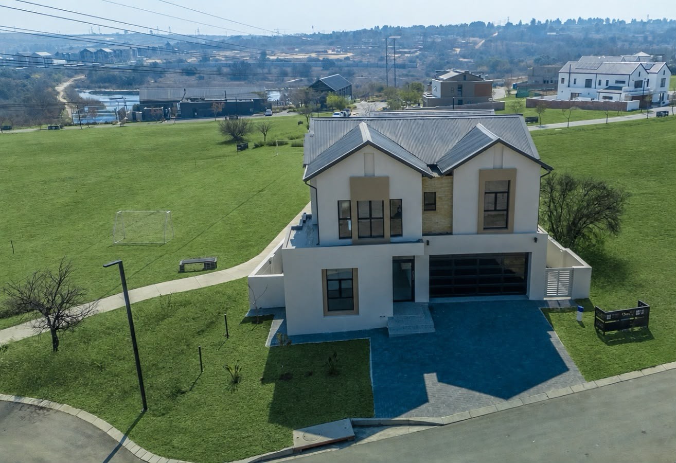 Brand New Build - In a cul de sac, next door to the park