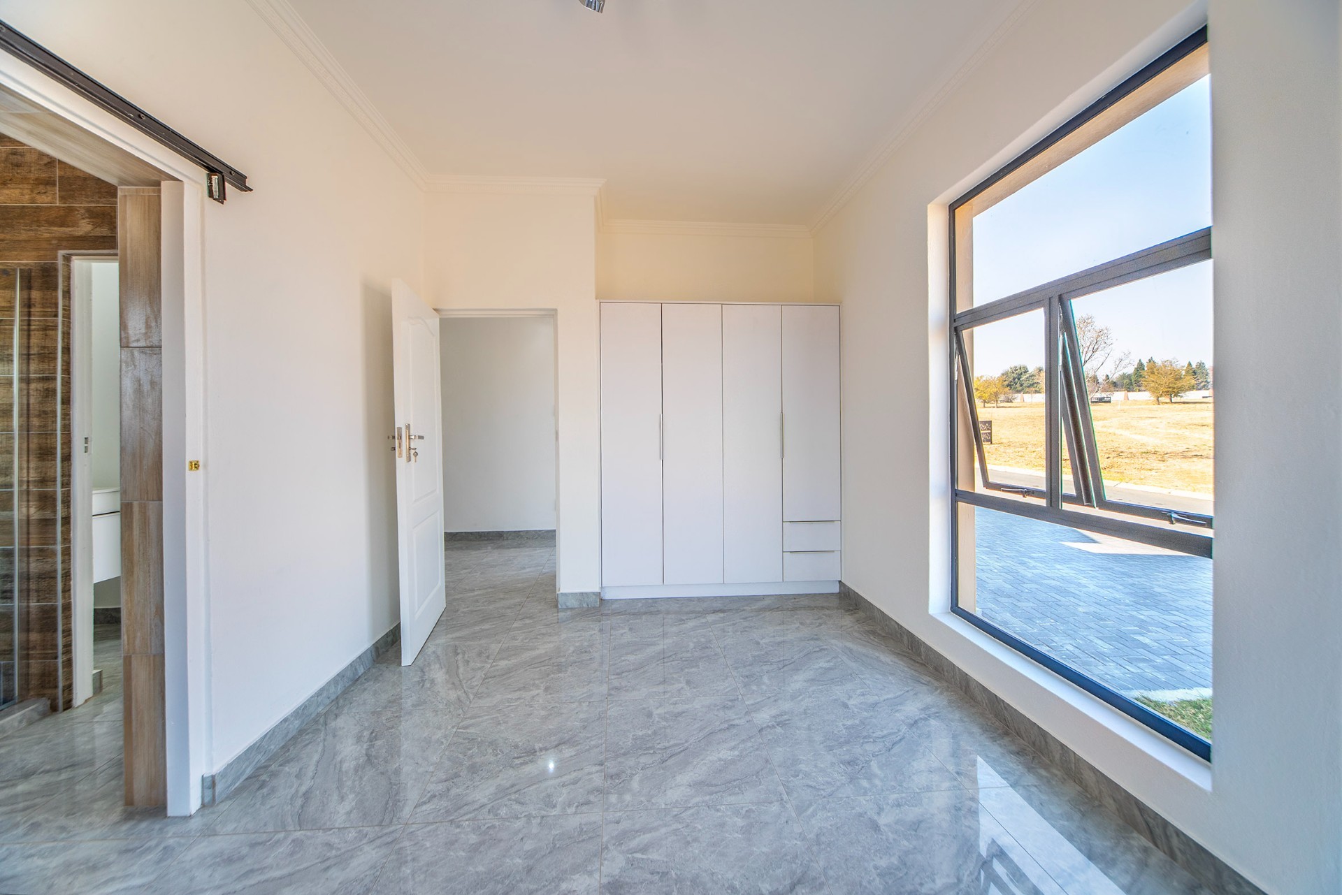 Brand New Build - In a cul de sac, next door to the park