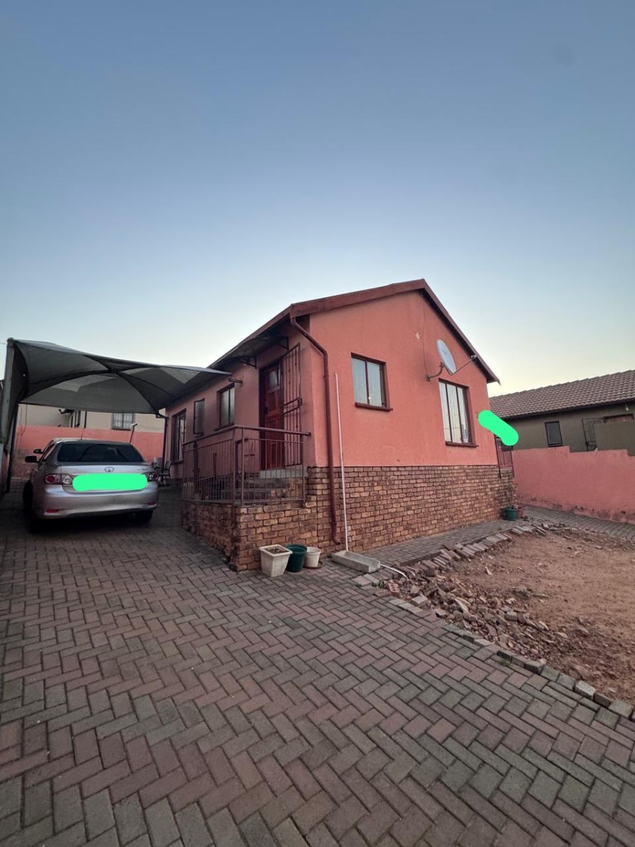 Three Bedroom house for sale at Mahube Valley Ext 1