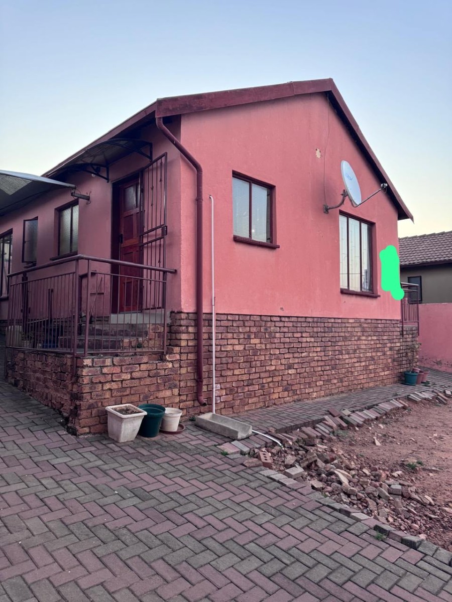 Three Bedroom house for sale at Mahube Valley Ext 1
