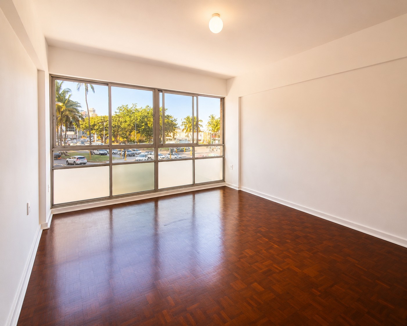Quaint East Facing Apartment on Victoria Embankment For Rent