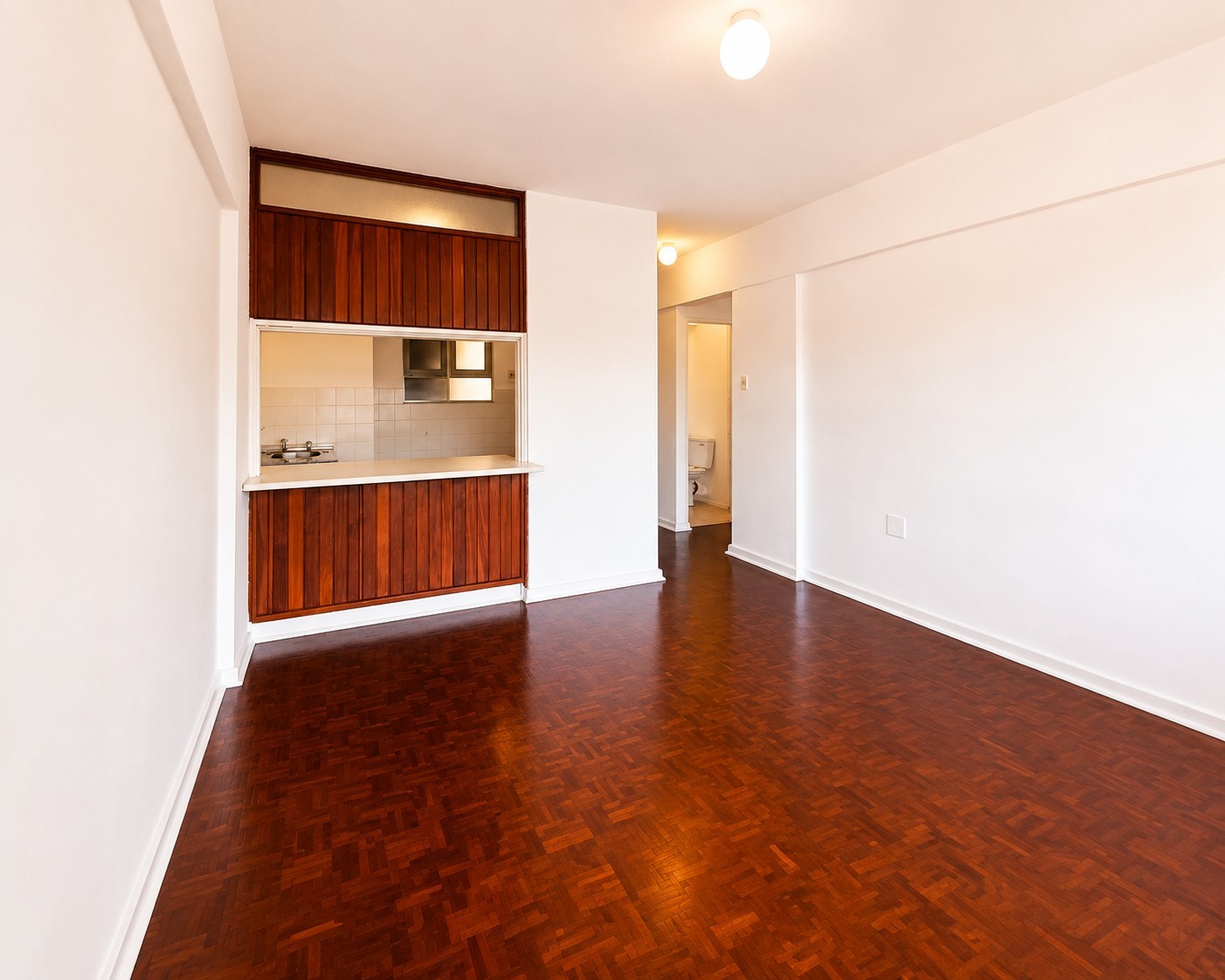Quaint East Facing Apartment on Victoria Embankment For Rent