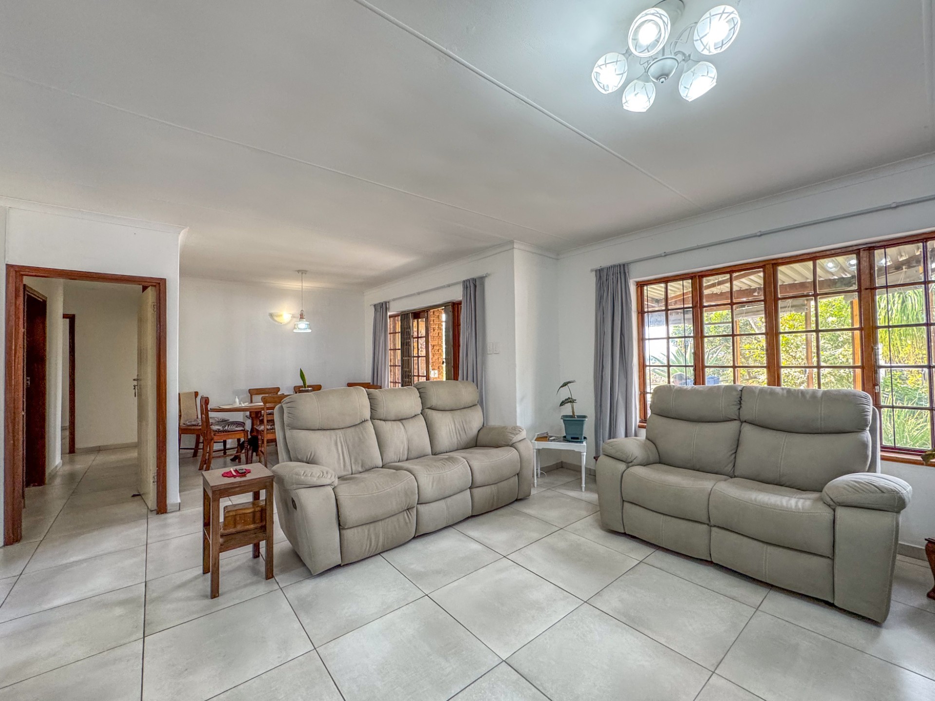 Sunny, Spacious and Modernised Complex Living