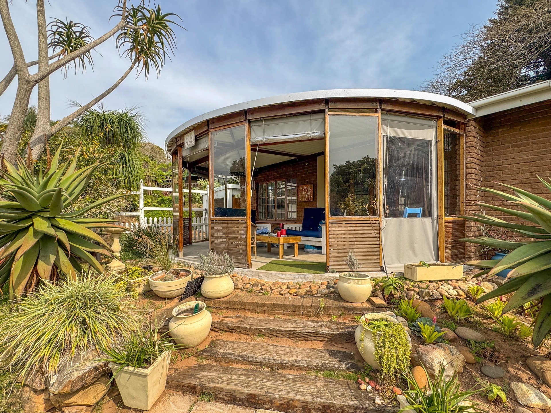 Sunny, Spacious and Modernised Complex Living