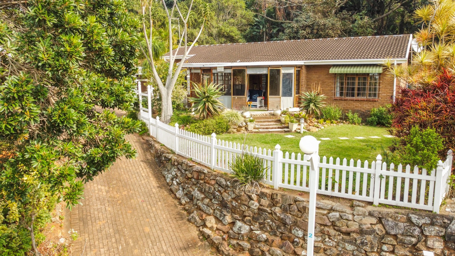 Sunny, Spacious and Modernised Complex Living