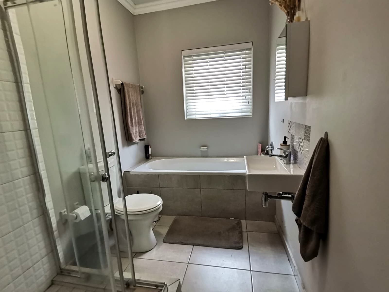 Modern 3-Bedroom Home to Rent in Bergenzicht Estate, Paarl