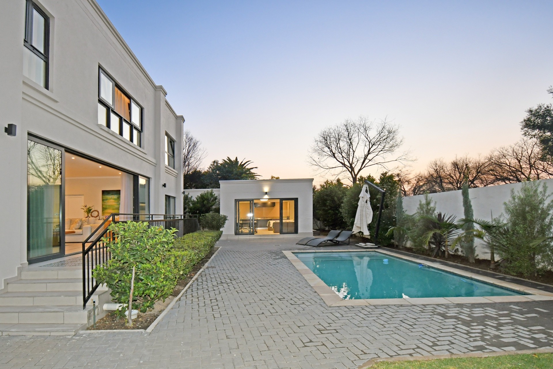 MAGNIFICENT MODERN GEORGIAN MASTERPIECE IN BRYANSTON