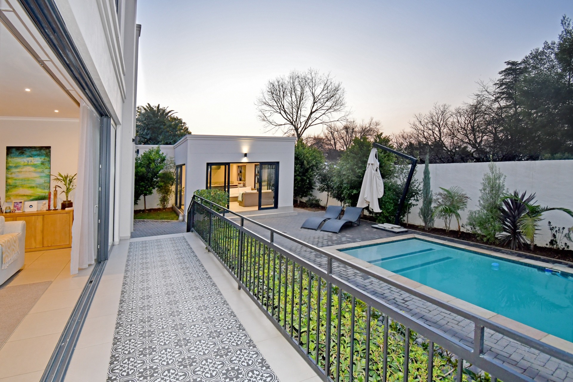 MAGNIFICENT MODERN GEORGIAN MASTERPIECE IN BRYANSTON