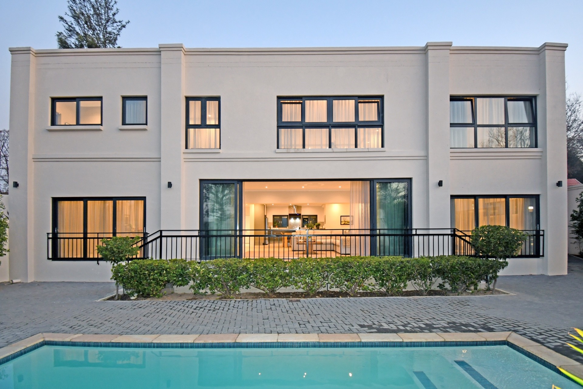 MAGNIFICENT MODERN GEORGIAN MASTERPIECE IN BRYANSTON