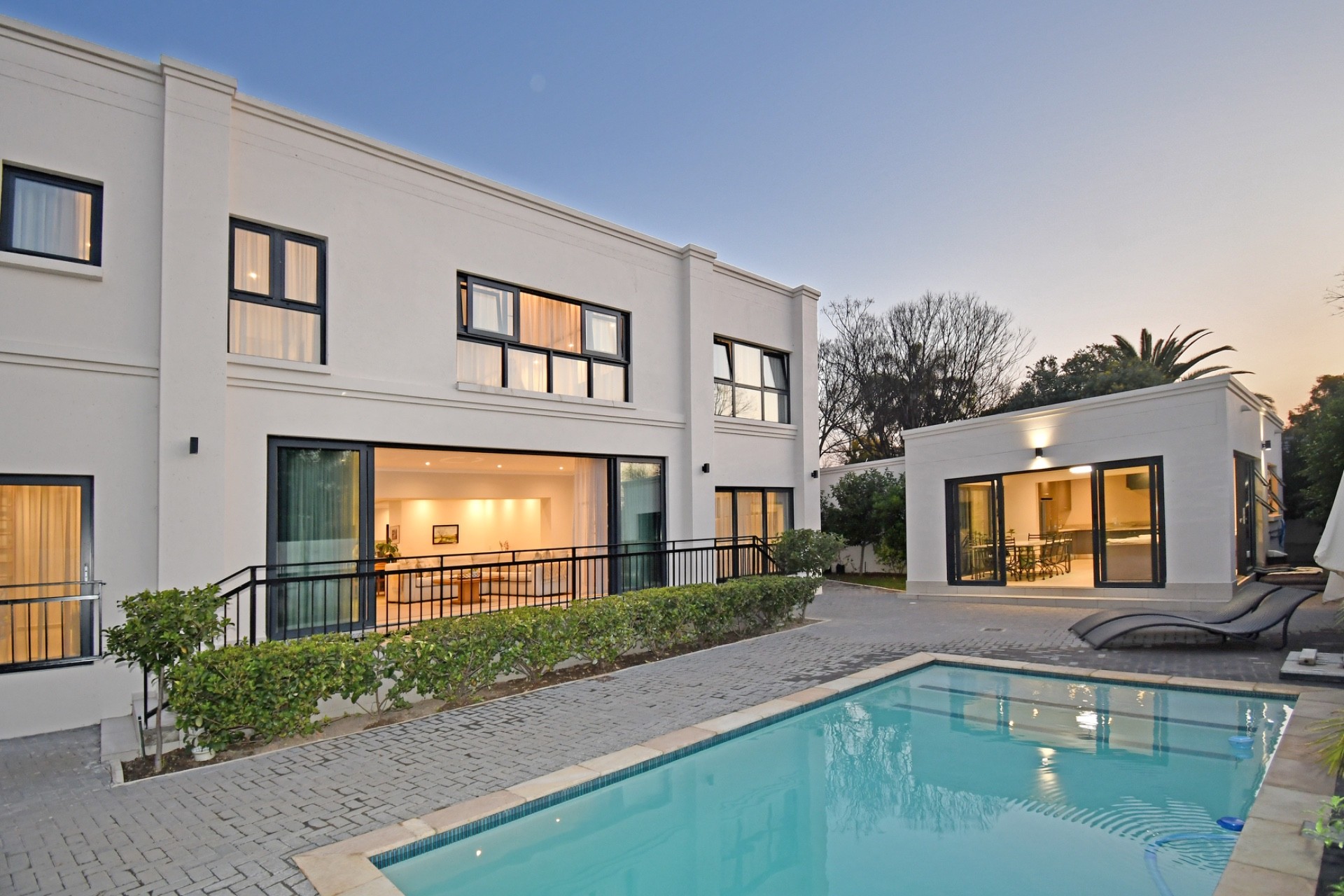 MAGNIFICENT MODERN GEORGIAN MASTERPIECE IN BRYANSTON