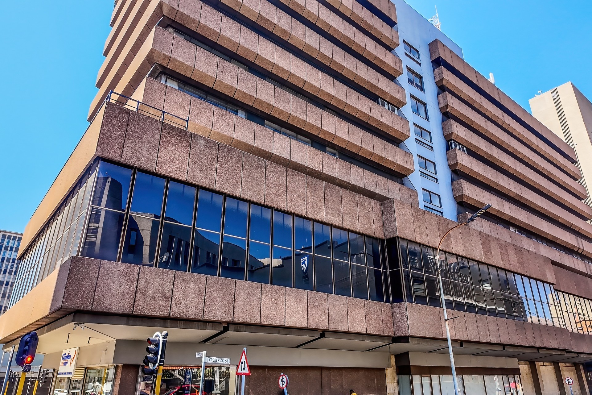 613m² Office To Let - Anderson Place, Johannesburg