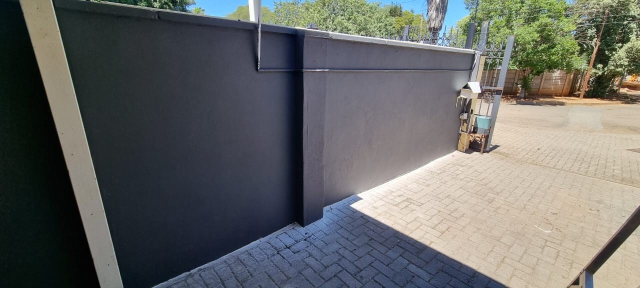 Two Bedroom Apartment To Rent in Rhodedene, Kimberley
