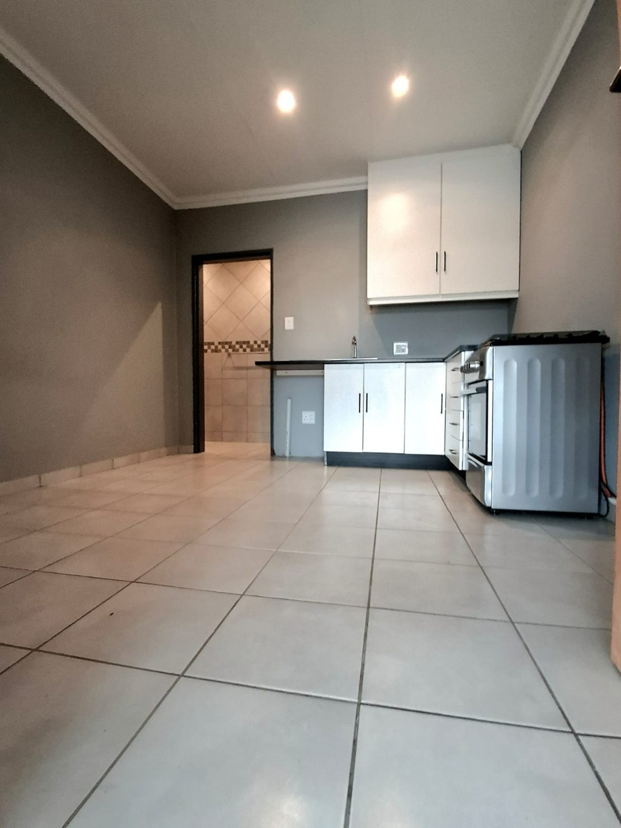 Brand New and Secure Bachelor Flat in Rustenburg!