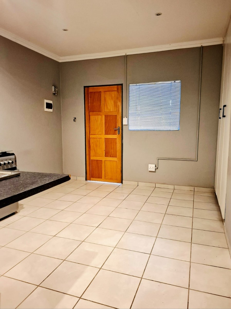 Brand New and Secure Bachelor Flat in Rustenburg!
