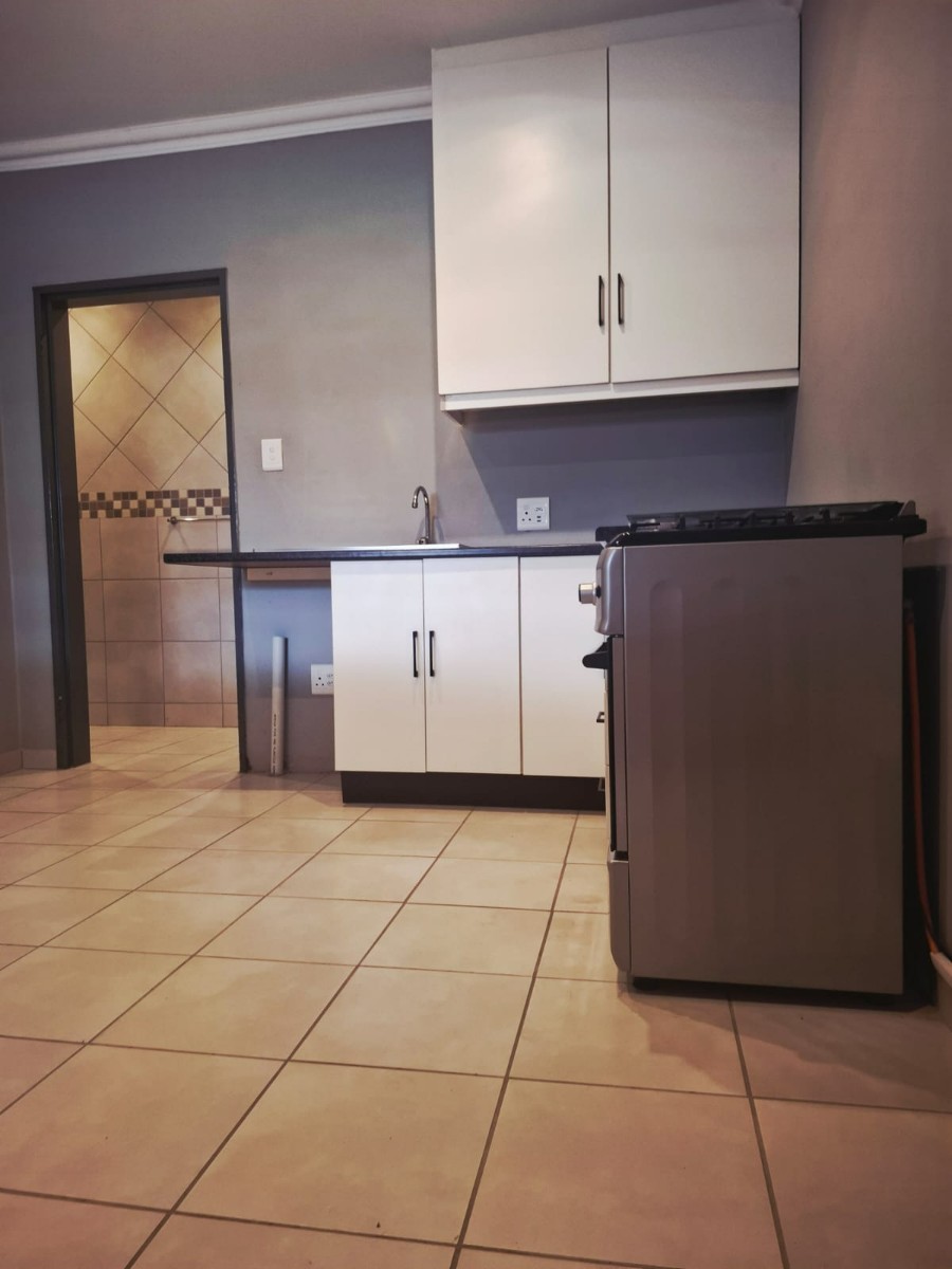 Brand New and Secure Bachelor Flat in Rustenburg!