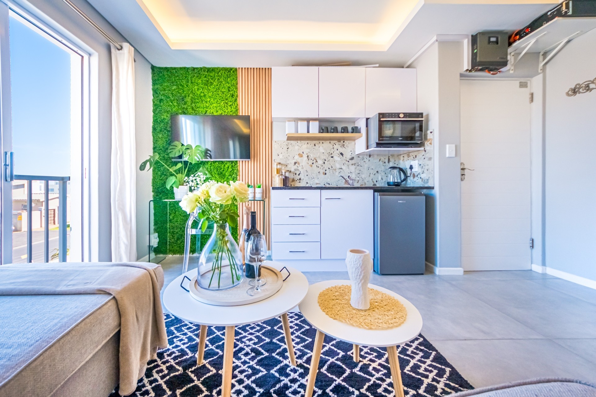 One Bedroom Fully Furnished Apartment available for Mid Term / Long Term Rent