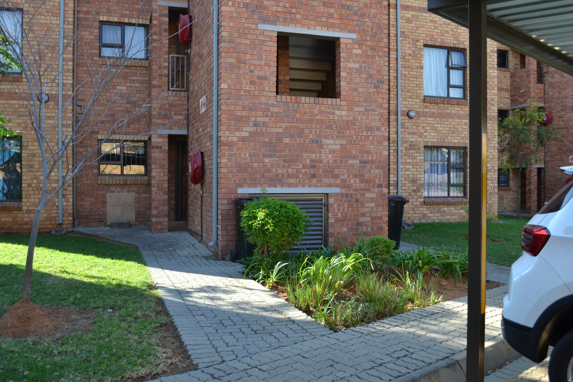 2 Bedroom Ground Floor Unit in Wilgeheuwel