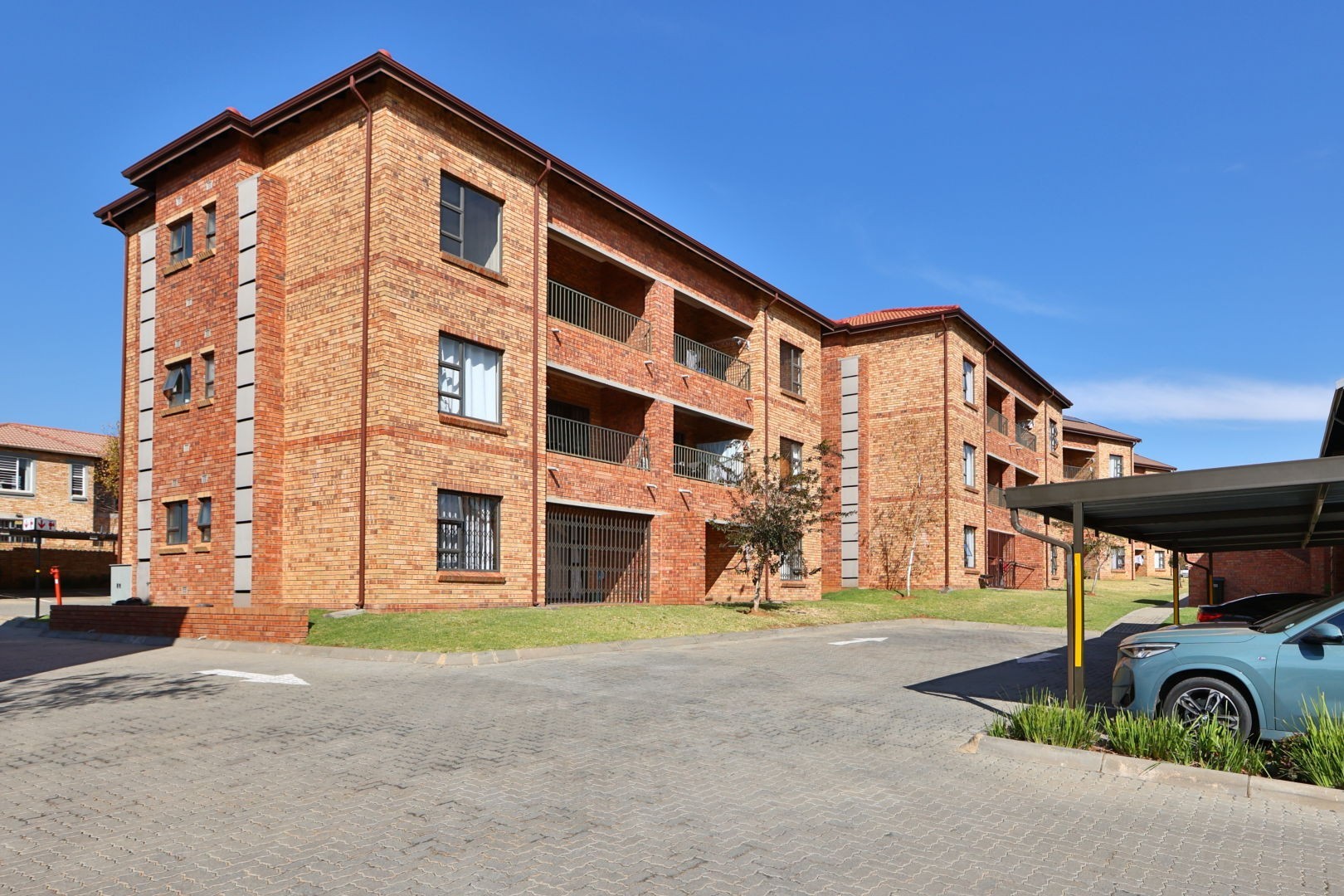 2 Bedroom Ground Floor Unit in Wilgeheuwel